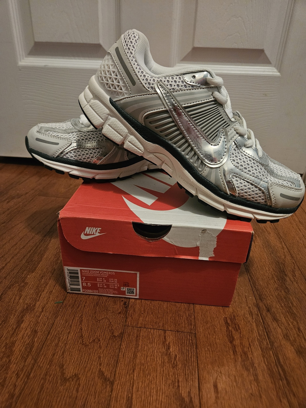Nike Zoom Vomero 5 Photon Dust/Chrome and White  Sneakers
